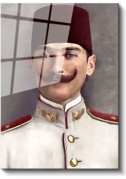 Genç Atatürk - Bordo Fes ve Beyaz Üniforma Cam Tablo fiyatları