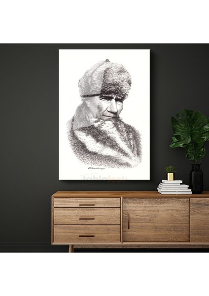Kürklü Atatürk - Karakalem Kış Portresi Cam Tablo