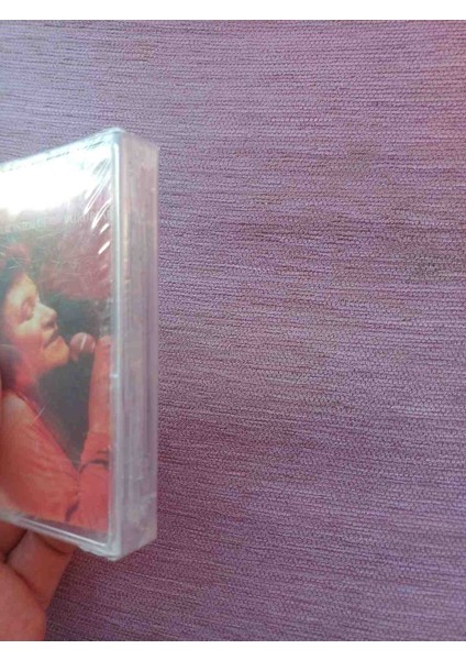 Selda Bağcan'ın "güvercinleri De Vururlar" Albümünün Pastel Pembe Kapaklı Kaseti, Sifir Jelatinde Acilmamis indirimleri