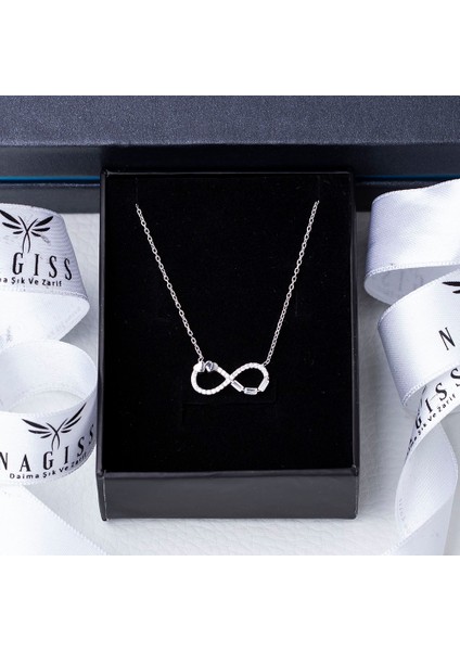 Sonsuzluk Kalp Detaylı Baget Taşlı 925 Ayar Gümüş Kadın Kolye modelleri