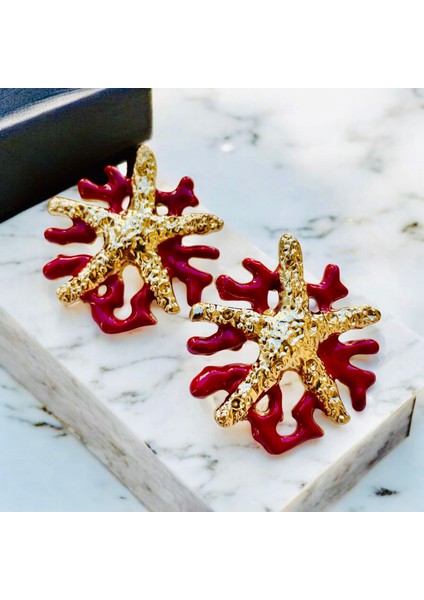 Mineli Altın Renk Mercan Model Çivi Kilitli Tasarım Denizyıldızı Küpe