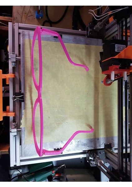 Büyük Gözlük (Sadece Plastik Aparattır) 3D