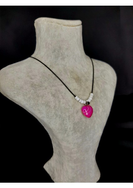 Doğal Taş Kalp Uçlu Kolye – Pembe Oniks Taşı & Beyaz Boncuklu fiyatları