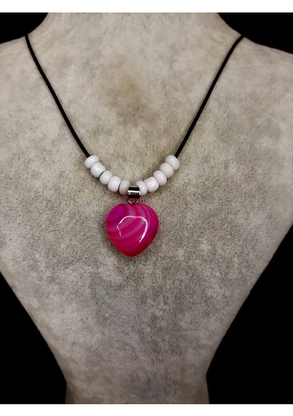 Doğal Taş Kalp Uçlu Kolye – Pembe Oniks Taşı & Beyaz Boncuklu modelleri
