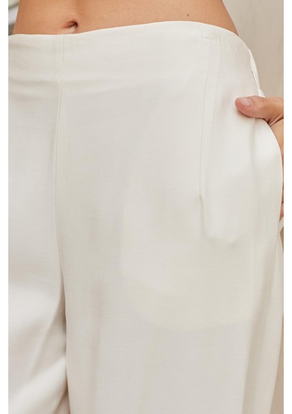 Kadın Ipeksi Dokulu Modal Yüksek Bel Yan Cepli Arkası Lastikli Bol Paça Salaş Palazzo Pantolon-Krem fırsatları