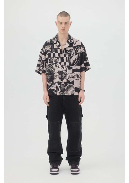 Checkmate Gömlek - Relax Fit, Özgün Karakter Tasarımlı Twill Kamp Yaka Gömlek fiyatları
