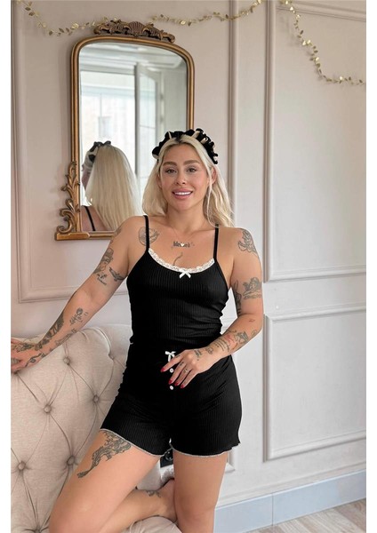Siyah Chic Comfort Dantelli Örme Askılı Şortlu Kadın Pijama Takımı fırsatları