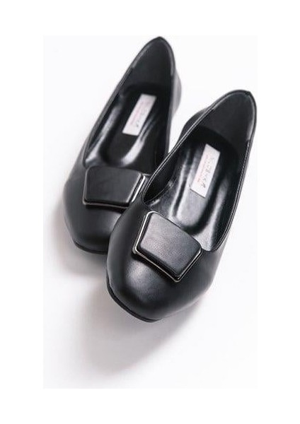Kadın Lsbn Siyah Aksesuarlı Ayakkabı