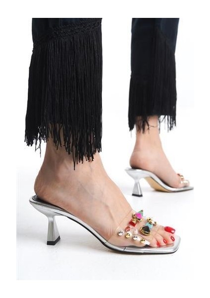 Kadın Vsca Gümüş Metalik Şeffaf Taşlı Terlik fırsatları