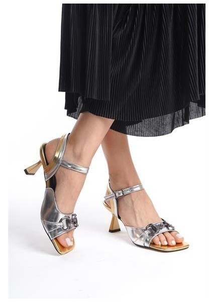 Kadın Nıty Gümüş Tokalı Sandalet indirimleri