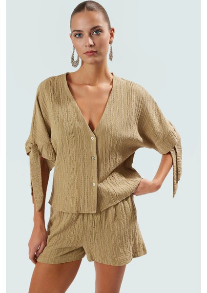 V Yaka Bağlamalı Kol Bluz Şort Takım Keten Karışımlı Dokuma Rahat ve Şık Zarifane Tasarım