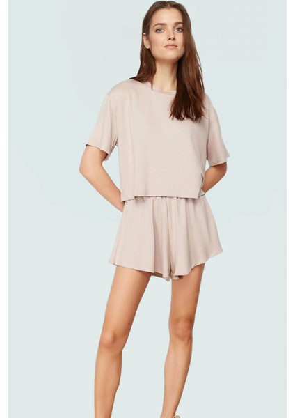 Kadın Yazlık T Shirt ve Şort Takım Yumuşak Dokulu Nefes Alabilir Örme Kumaş Rahat Şık