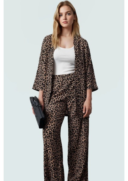Rahat Kesim Leopar Desenli Örme Takım Günlük Şıklık Için Trend Tasarım Zarifane
