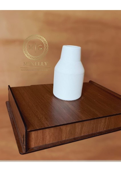 Dingin Çizglerle Minimal Vazo fiyatları