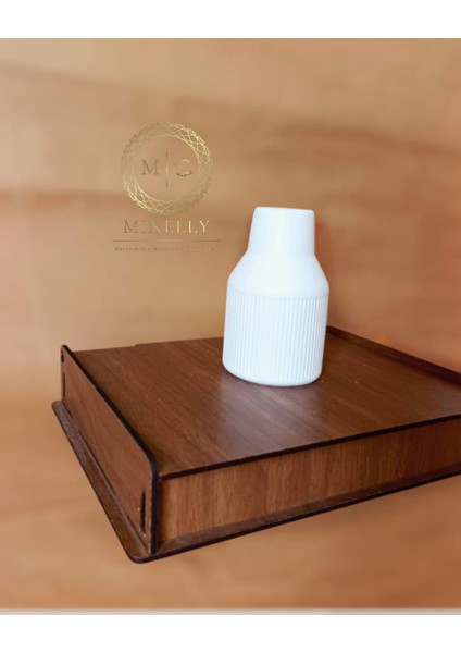 Dingin Çizglerle Minimal Vazo fırsatları