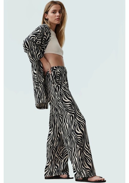 Şık Leopar Desenli Kimono Takım Nefes Alan Polyester Kumaş Görünüm Profesyonel