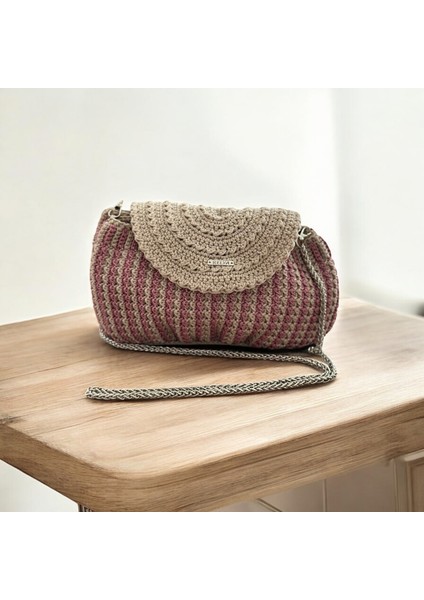 Kadın Pudra Krem Iki Renkli Çıtçıtlı Tabanlı Desenli Örgü Kol Omuz Çantası En 26 cm Boy 14 cm Derinlik 10 cm