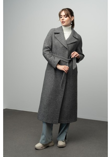 Oversize Çıt Çıt Kapamalı Balık Sırtı Desen Ara Boy Kaban Siyah 3035 fırsatları