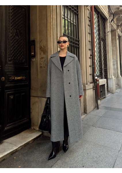 Oversize Çıt Çıt Kapamalı Balık Sırtı Desen Ara Boy Kaban Siyah 3035 indirimleri