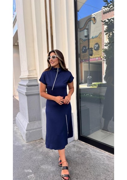 Kadın Kısa Kollu Yakadan ve Etekten Fermuarlı Midi Viskon Iki Iplik Elbise