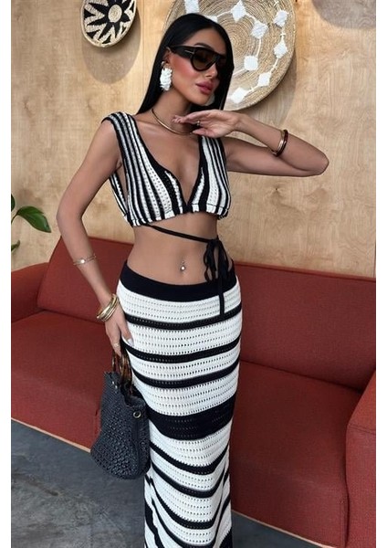 Çizgili Bikini Üst ve Etek Triko Takım 10110 fırsatları