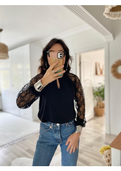 Yeni Sezon Balıkçı Yaka Kolu Tüllü Dantel Detaylı Balon Kol Göğüs Dekolteli Cut Out Detaylı Bluz modelleri