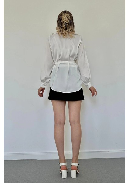 Beyaz Yakası Fırfırlı Kuşaklı Saten Gömlek fırsatları