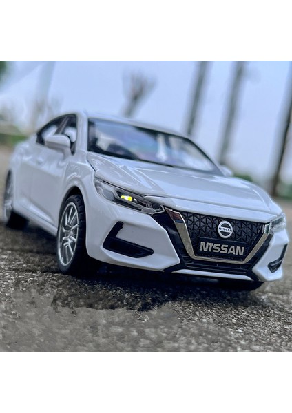 1:32 Nissan Narin Alaşım Araba Modeli Simülasyon Diecast Metal Oyuncak Araçlar Araba Modeli Ses ve Işık Koleksiyonu Çocuk Oyuncak Hediye (Yurt Dışından) fiyatları