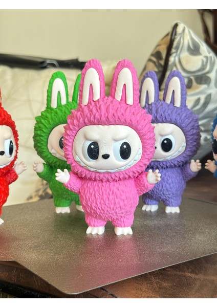 Labubu Pembe ve Gözleri Hareketli