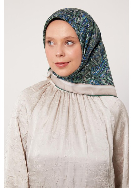Yeşil Etnik Desen Twill Ipek Eşarp fırsatları