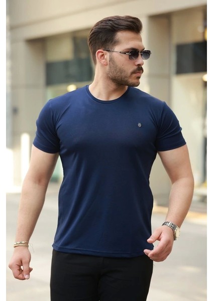 Erkek Bisiklet Yaka Arma Detaylı Basic Kısa Kollu Tişört