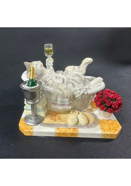 Banyo Keyfi Kedi Mini Biblo Veronese Design