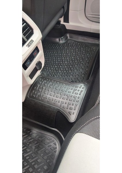 Volkswagen Tıguan 3D Siyah Havuzlu Paspas 2016 ve 2024 fırsatları