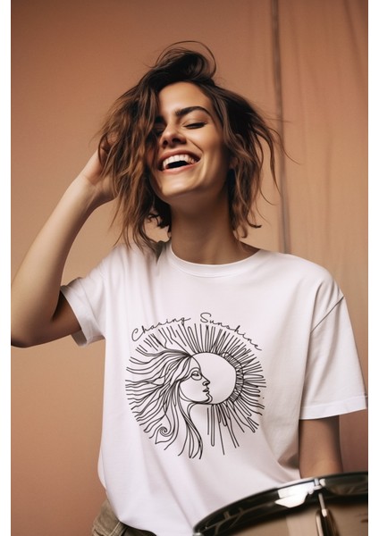 Zuno Kadın Comfort Fit Güneş ve Kadın Baskılı T-Shirt