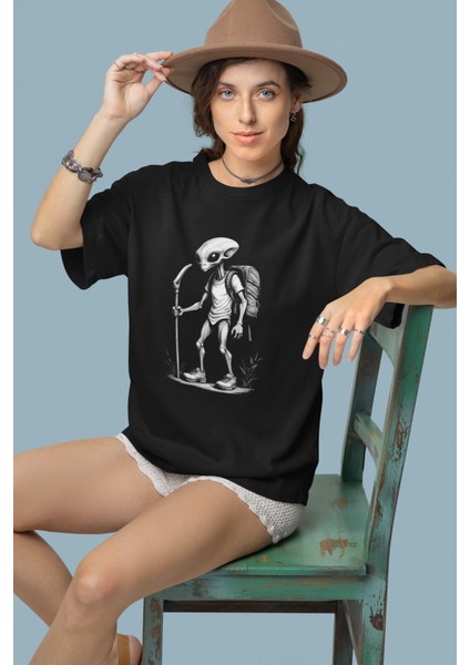 Zuno Kadın Comfort Fit Keşifci Uzaylı Baskılı T-Shirt