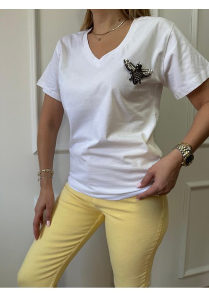 Beyaz Arı Detay Tshirt