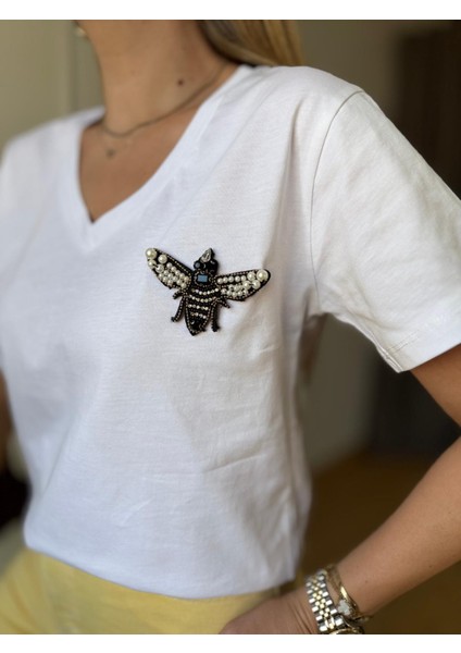 Beyaz Arı Detay Tshirt indirimleri
