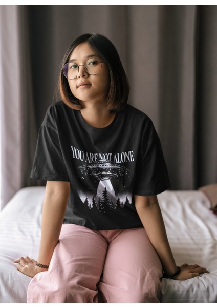 Zuno Kadın Comfort Fit You Are Not Alone Baskılı T-Shirt