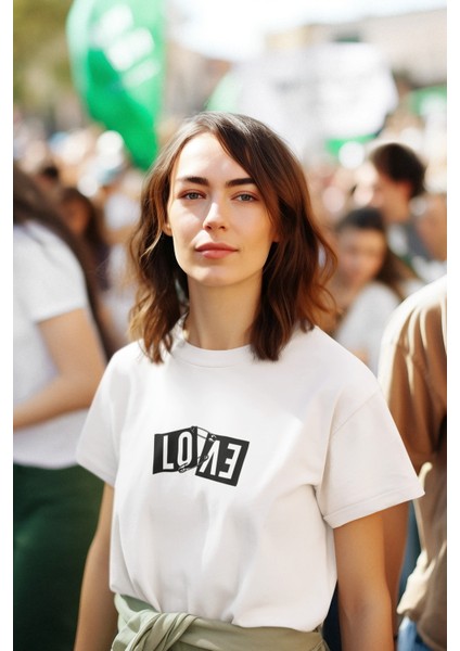 Zuno Kadın Comfort Fit Love Baskılı T-Shirt