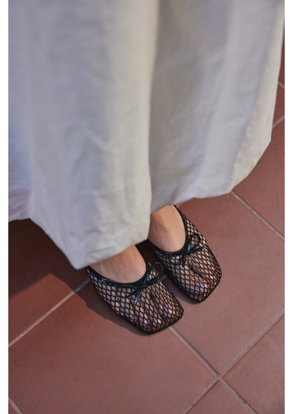 Siyah Fiyonk Detaylı File Kadın Terlik indirimleri