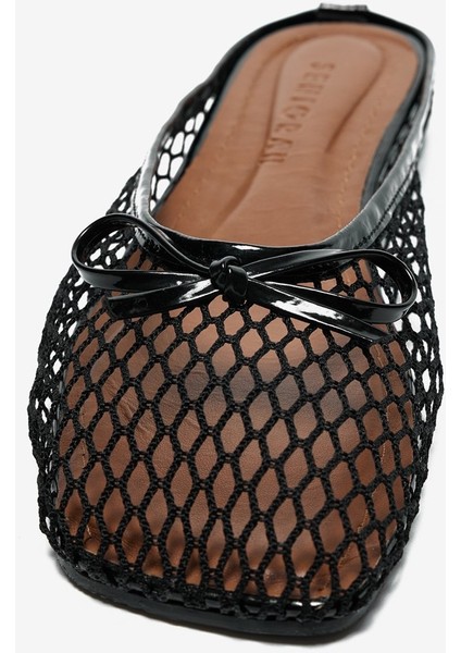 Siyah Fiyonk Detaylı File Kadın Terlik