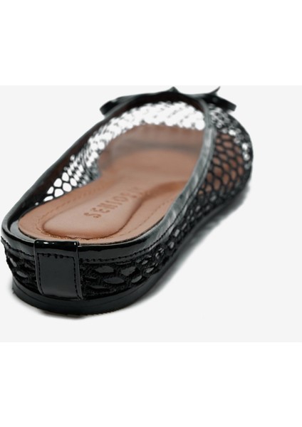 Siyah Fiyonk Detaylı File Kadın Terlik