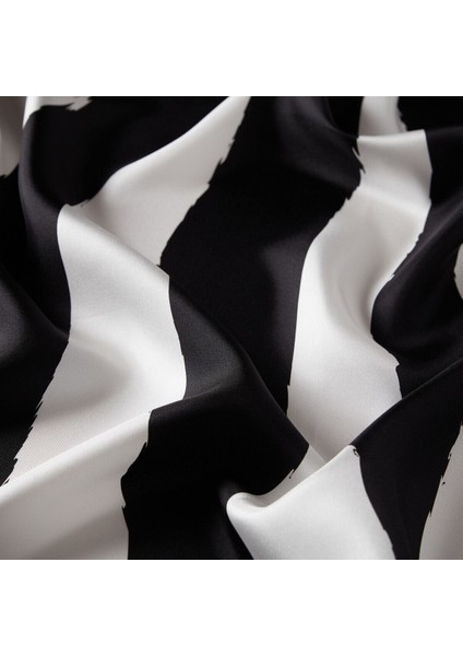 Siyah Beyaz Makro Zebra Desenli Tivil Ipek Eşarp fiyatları