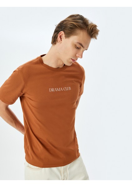 Bisiklet Yaka Regular Fit Pamuklu Kısa Kollu Slogan Baskılı Tişört