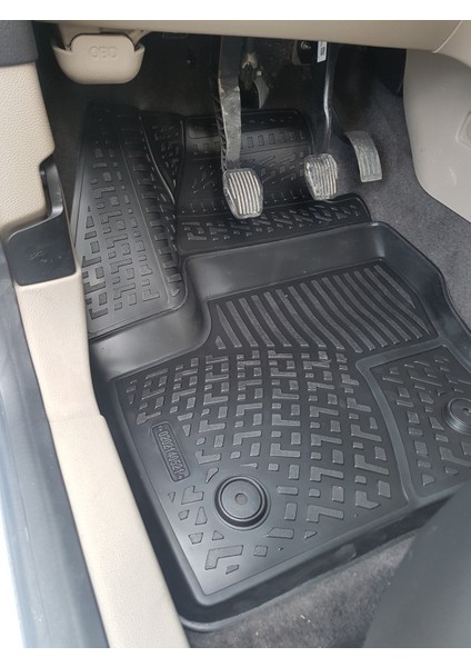 Ford Kuga 3D Siyah Havuzlu Paspas 2012 ve 2019 indirimleri