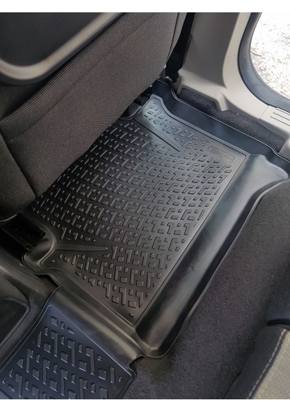 Ford Kuga 3D Siyah Havuzlu Paspas 2012 ve 2019