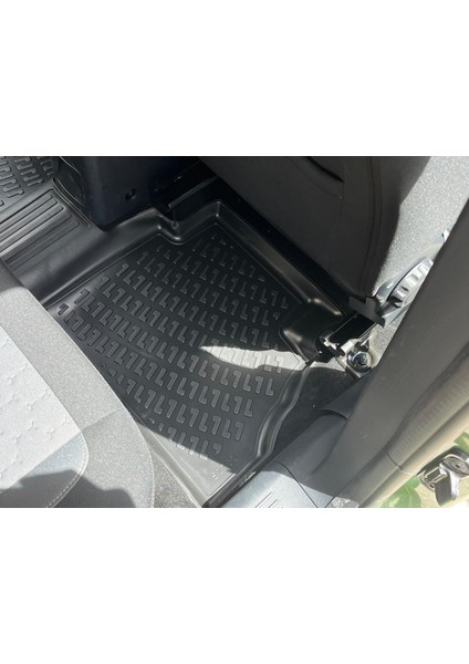 Ford Tourneo Courier 3D Siyah Havuzlu Paspas 2024 ve Sonrası modelleri