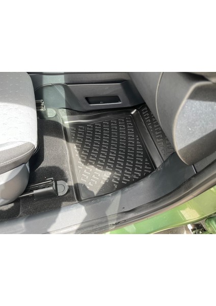 Ford Tourneo Courier 3D Siyah Havuzlu Paspas 2024 ve Sonrası indirimleri