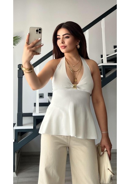 Beyaz Halter Yaka Gold Toka Detaylı Triko Bluz fiyatları