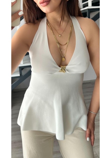 Beyaz Halter Yaka Gold Toka Detaylı Triko Bluz modelleri